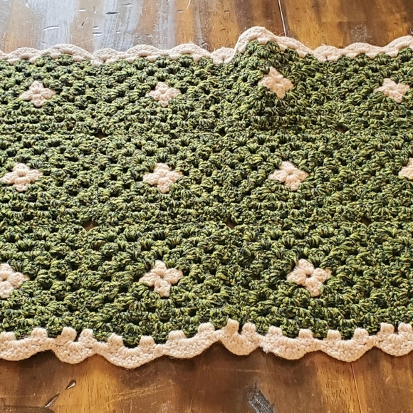 Vintage Hand Knitted Table Runner - Picture 3 of 3